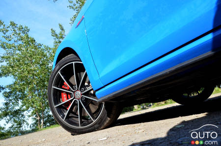 2021 Volkswagen Golf GTI, front wheel
